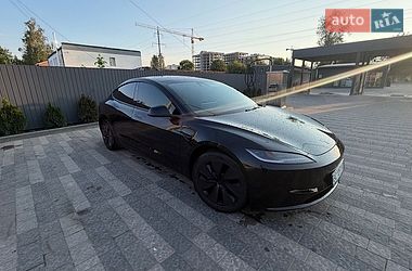 Седан Tesla Model 3 2024 в Львове