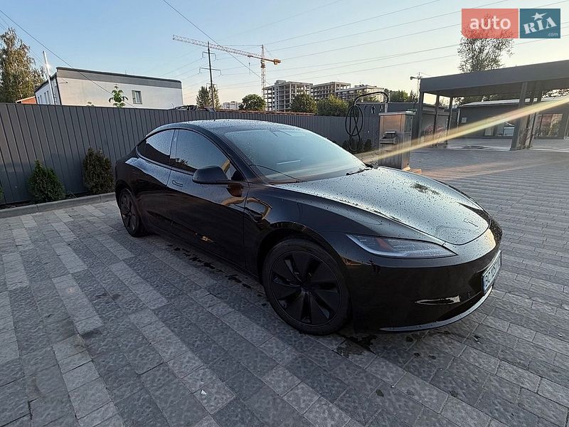 Седан Tesla Model 3 2024 в Львове