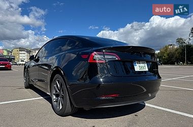 Седан Tesla Model 3 2021 в Киеве