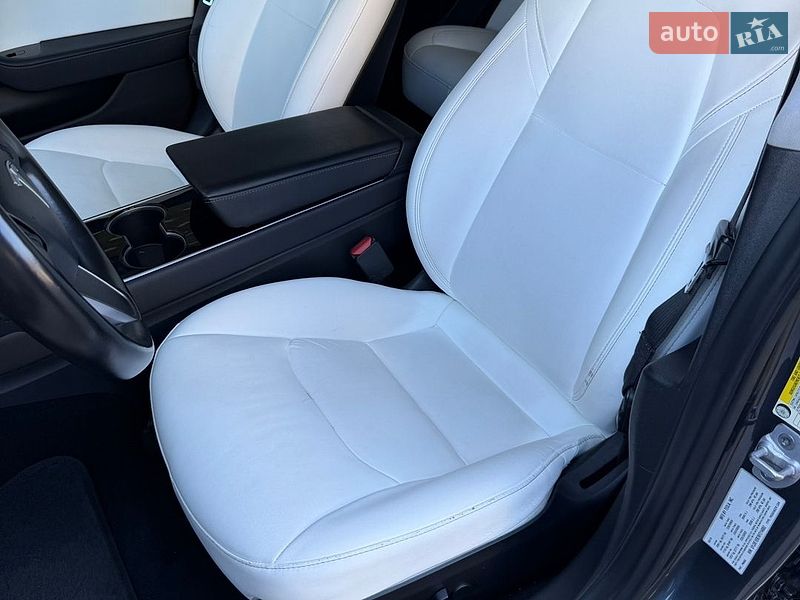 Седан Tesla Model 3 2019 в Житомирі