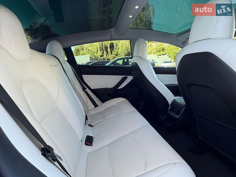 Седан Tesla Model 3 2019 в Житомирі