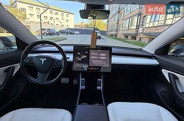 Седан Tesla Model 3 2019 в Житомирі