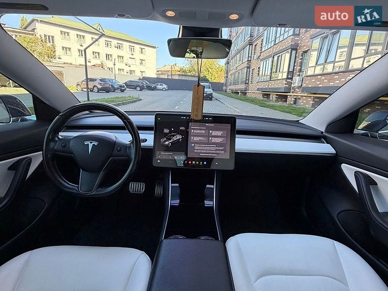 Седан Tesla Model 3 2019 в Житомирі