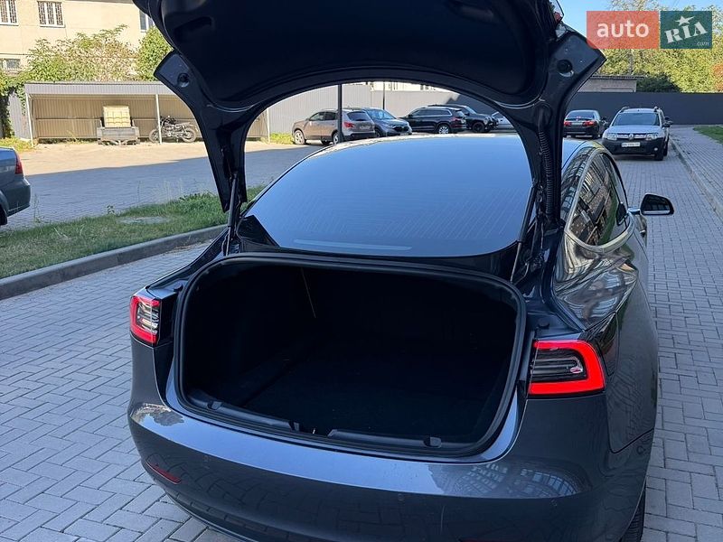 Седан Tesla Model 3 2019 в Житомирі