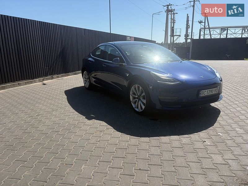 Седан Tesla Model 3 2019 в Львові