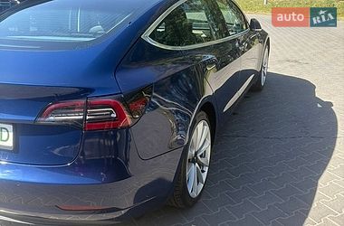 Седан Tesla Model 3 2019 в Львові