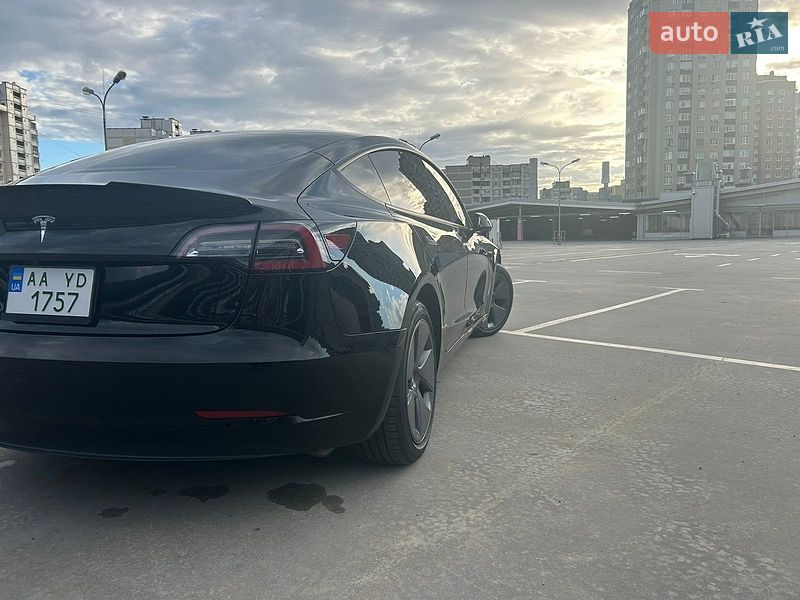 Седан Tesla Model 3 2023 в Києві
