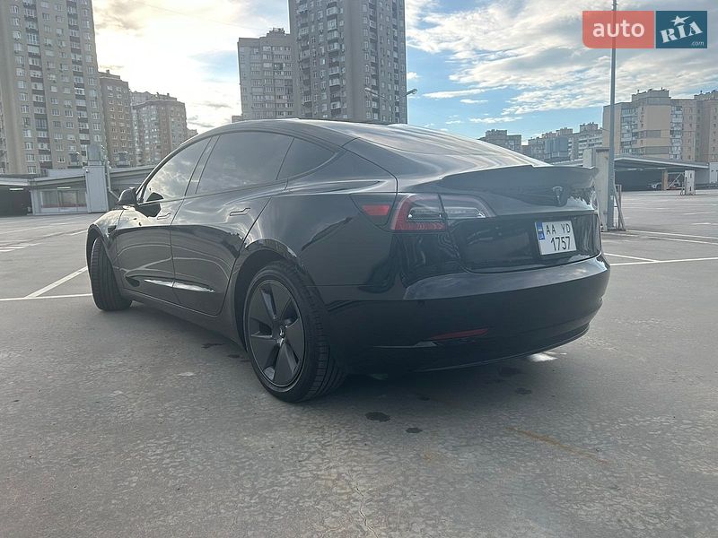 Седан Tesla Model 3 2023 в Києві