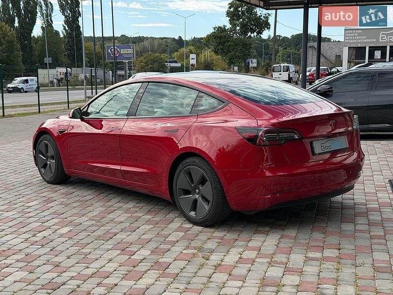 Седан Tesla Model 3 2021 в Виннице
