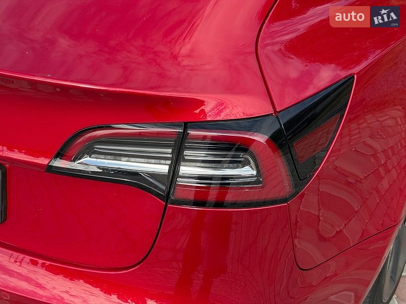 Седан Tesla Model 3 2021 в Виннице