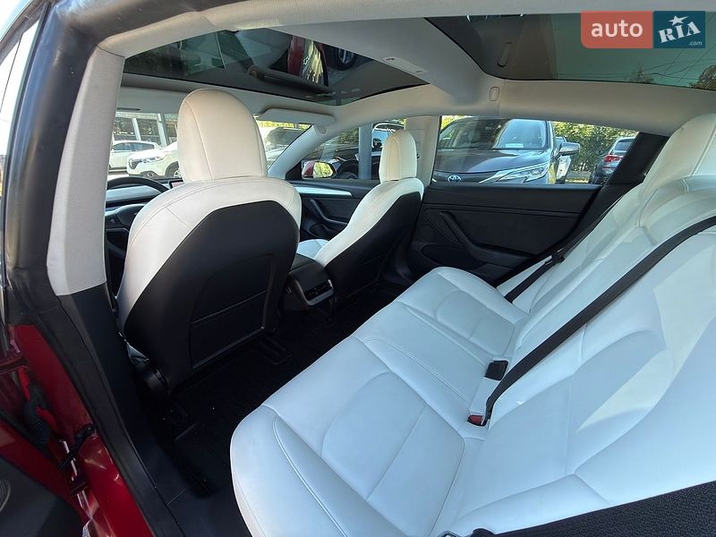 Седан Tesla Model 3 2021 в Виннице
