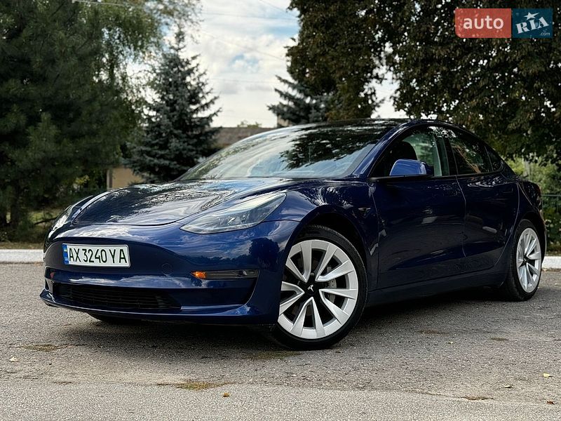 Седан Tesla Model 3 2023 в Полтаві