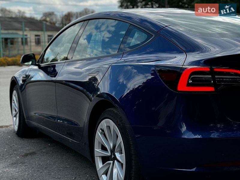 Седан Tesla Model 3 2023 в Полтаві