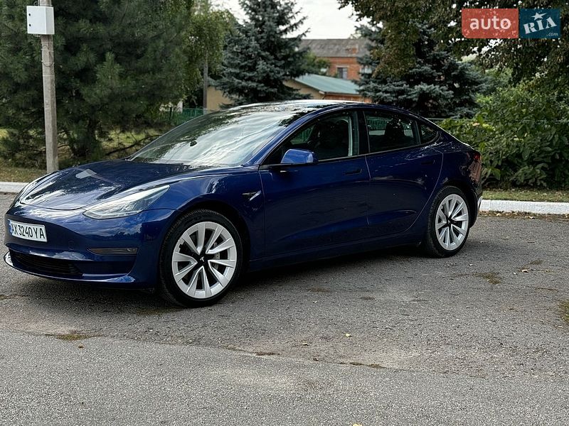 Седан Tesla Model 3 2023 в Полтаві