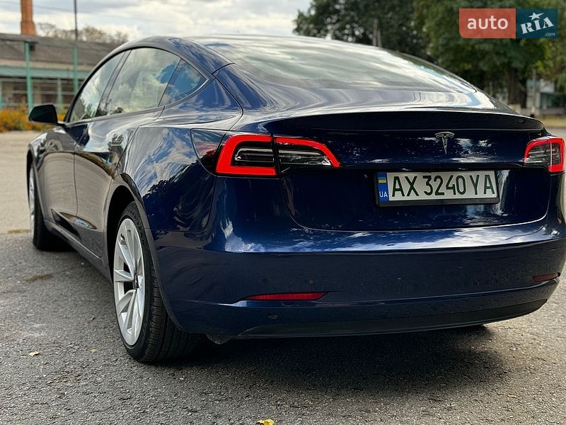 Седан Tesla Model 3 2023 в Полтаві