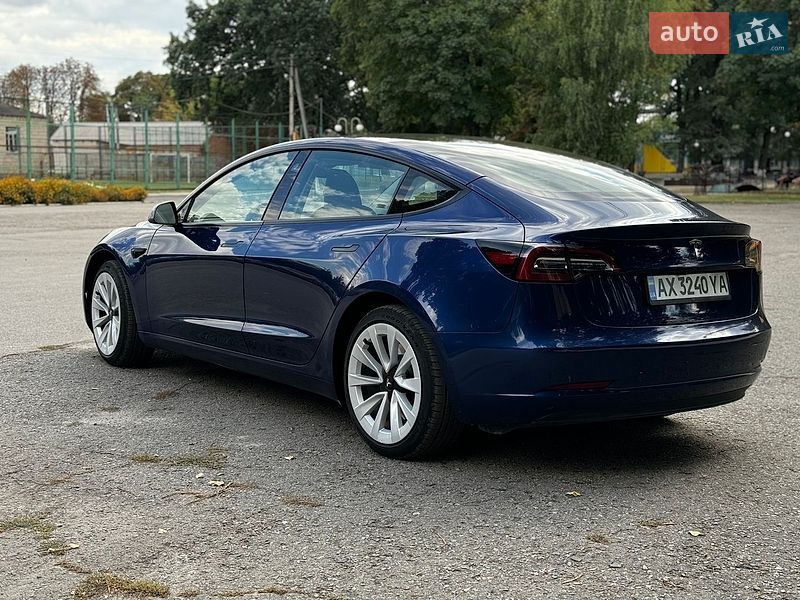 Седан Tesla Model 3 2023 в Полтаві
