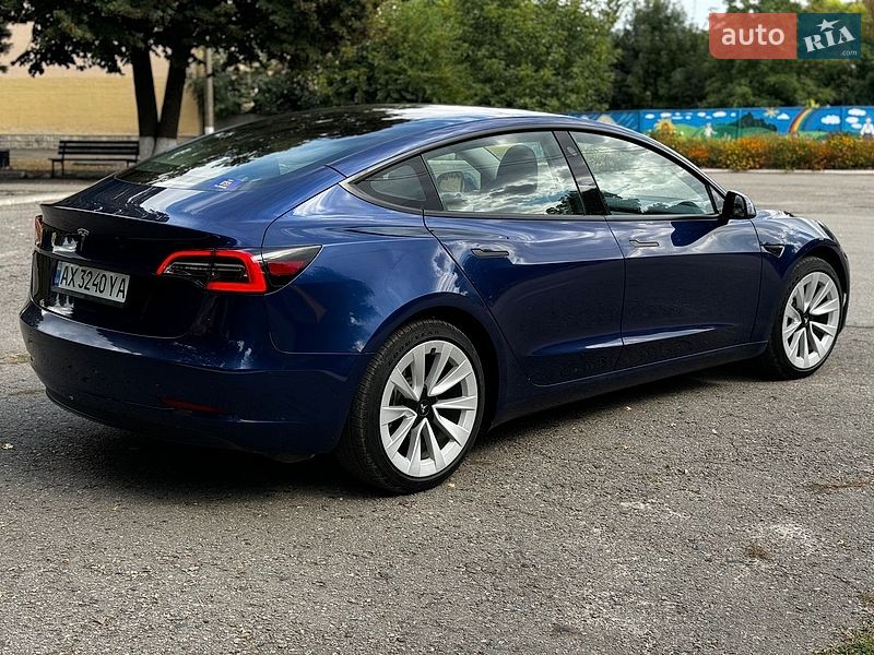 Седан Tesla Model 3 2023 в Полтаві