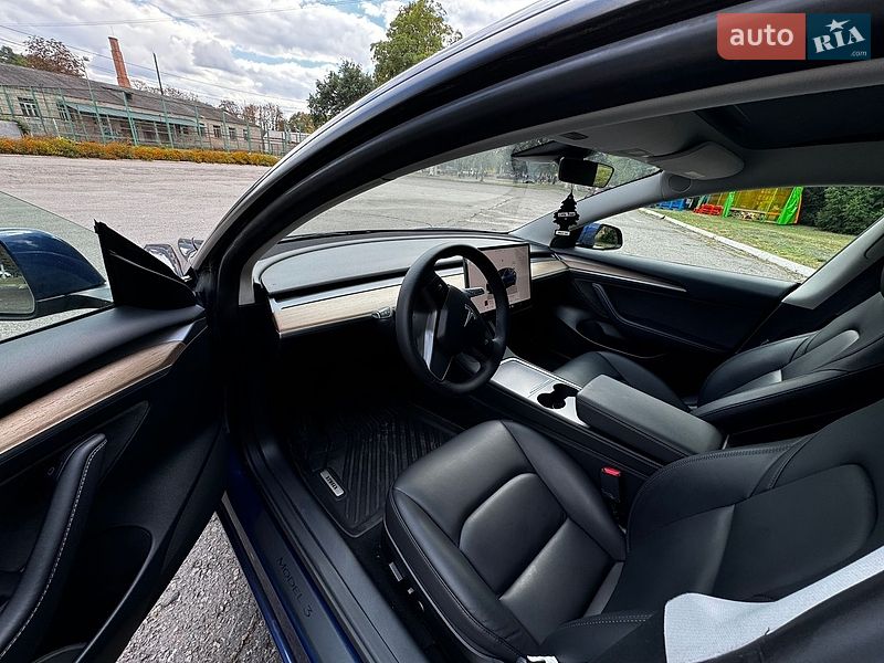 Седан Tesla Model 3 2023 в Полтаві