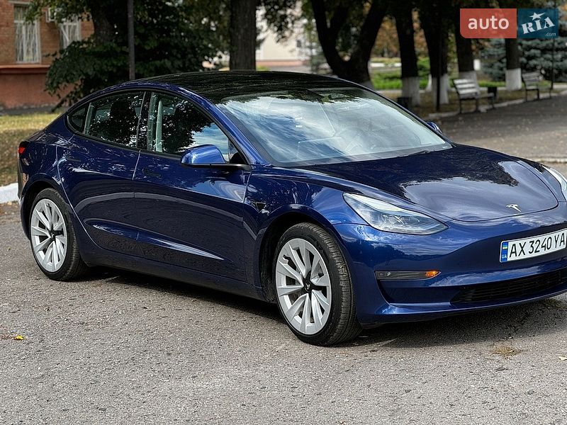 Седан Tesla Model 3 2023 в Полтаві