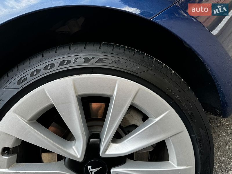 Седан Tesla Model 3 2023 в Полтаві