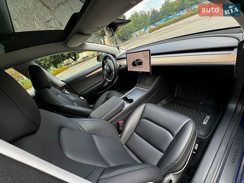 Седан Tesla Model 3 2023 в Полтаві