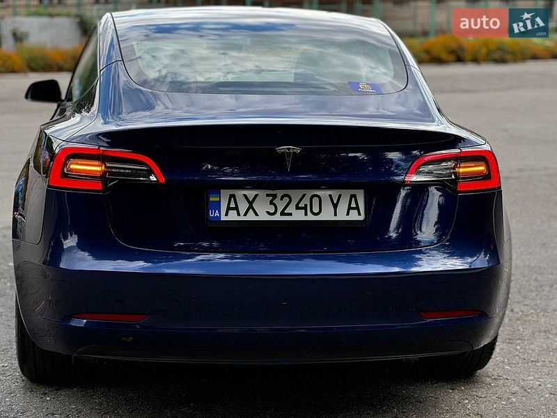 Седан Tesla Model 3 2023 в Полтаві