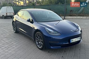 Седан Tesla Model 3 2023 в Луцке