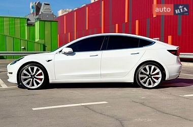 Седан Tesla Model 3 2018 в Киеве