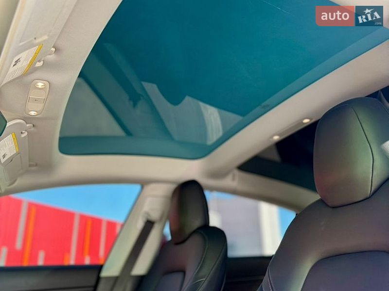 Седан Tesla Model 3 2018 в Киеве