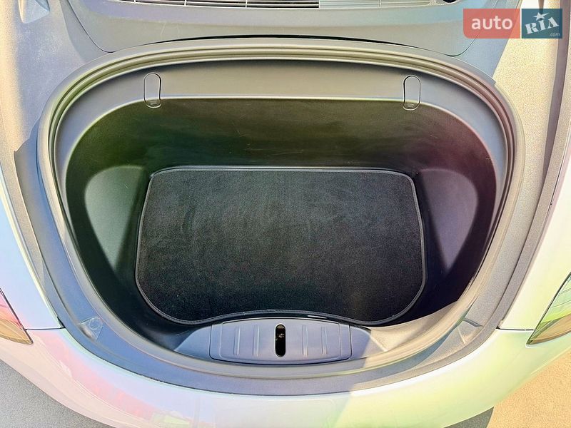 Седан Tesla Model 3 2018 в Киеве