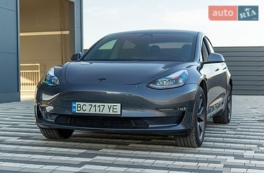 Седан Tesla Model 3 2021 в Львове