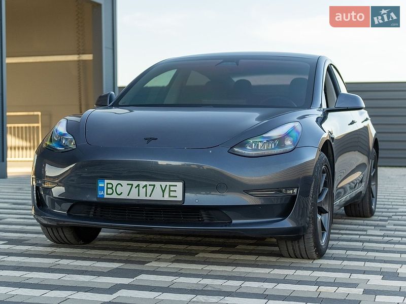 Седан Tesla Model 3 2021 в Львове