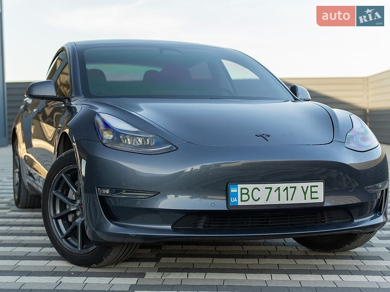 Седан Tesla Model 3 2021 в Львове