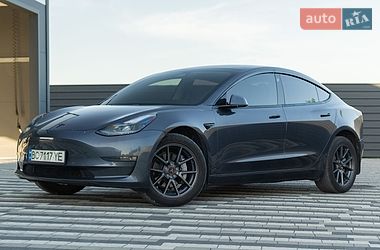 Седан Tesla Model 3 2021 в Львове