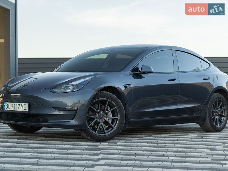 Седан Tesla Model 3 2021 в Львове