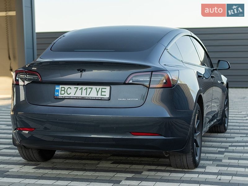 Седан Tesla Model 3 2021 в Львове