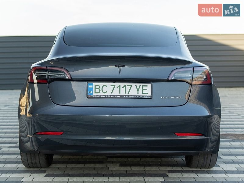 Седан Tesla Model 3 2021 в Львове
