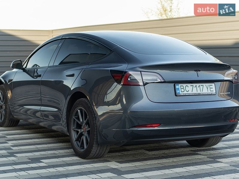 Седан Tesla Model 3 2021 в Львове