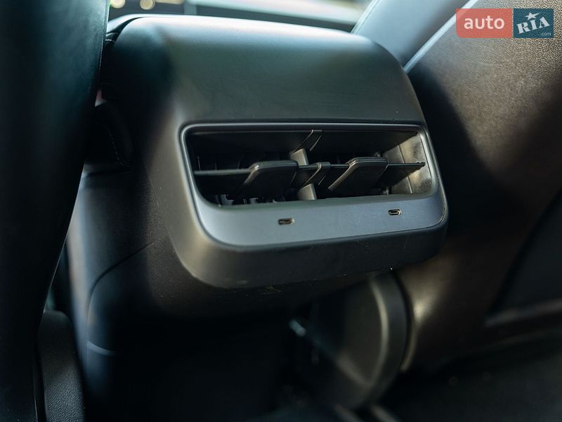 Седан Tesla Model 3 2021 в Львове