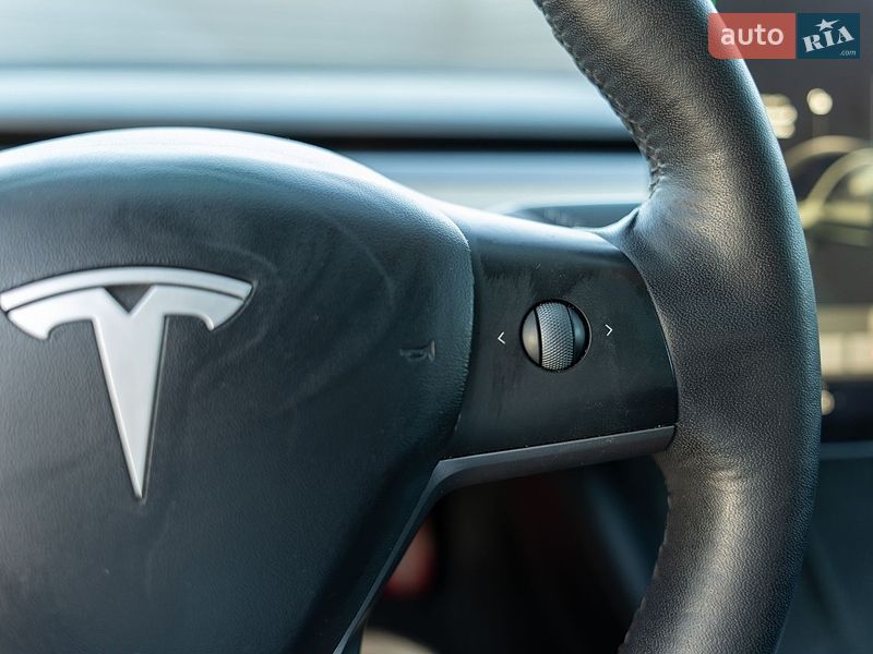 Седан Tesla Model 3 2021 в Львове