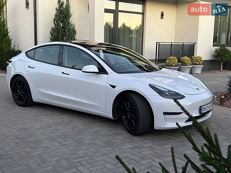 Седан Tesla Model 3 2021 в Одессе