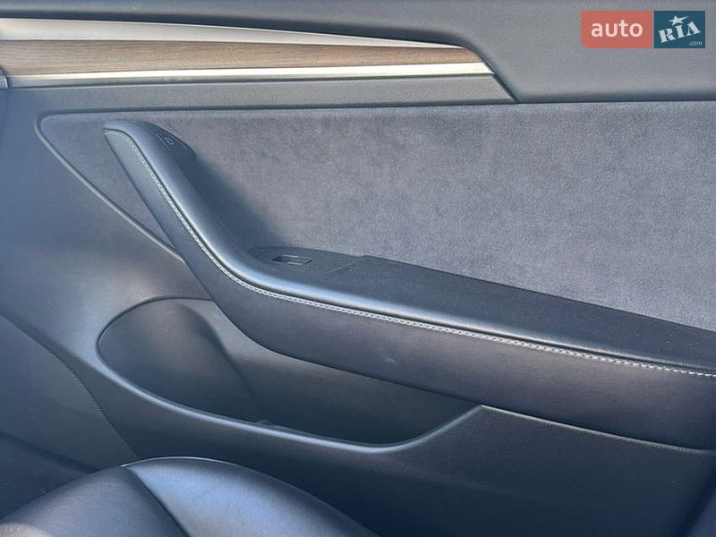 Седан Tesla Model 3 2021 в Києві