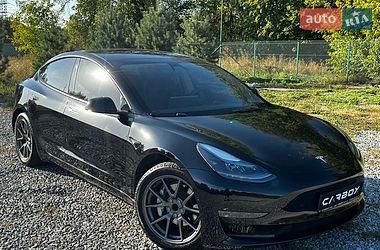 Седан Tesla Model 3 2021 в Львові