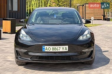 Седан Tesla Model 3 2018 в Ужгороде