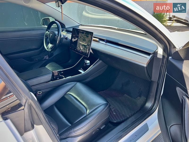 Седан Tesla Model 3 2018 в Харкові