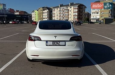 Седан Tesla Model 3 2021 в Киеве