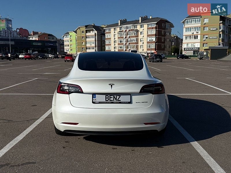 Седан Tesla Model 3 2021 в Киеве