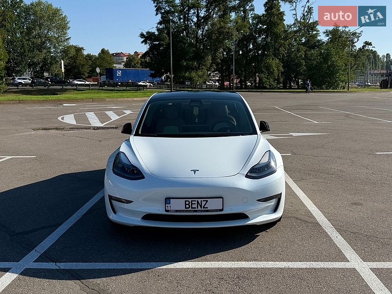 Седан Tesla Model 3 2021 в Киеве
