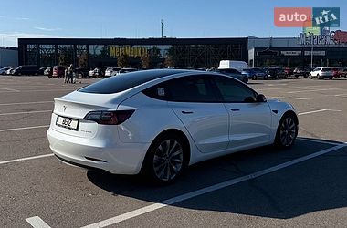 Седан Tesla Model 3 2021 в Киеве
