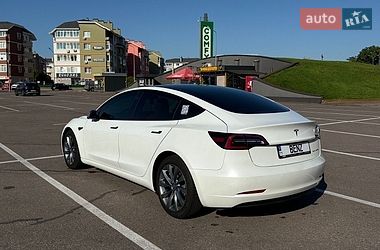 Седан Tesla Model 3 2021 в Киеве